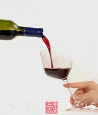 切忌酒后洗澡，九招教你喝酒不傷身——以青島藍莓酒為例